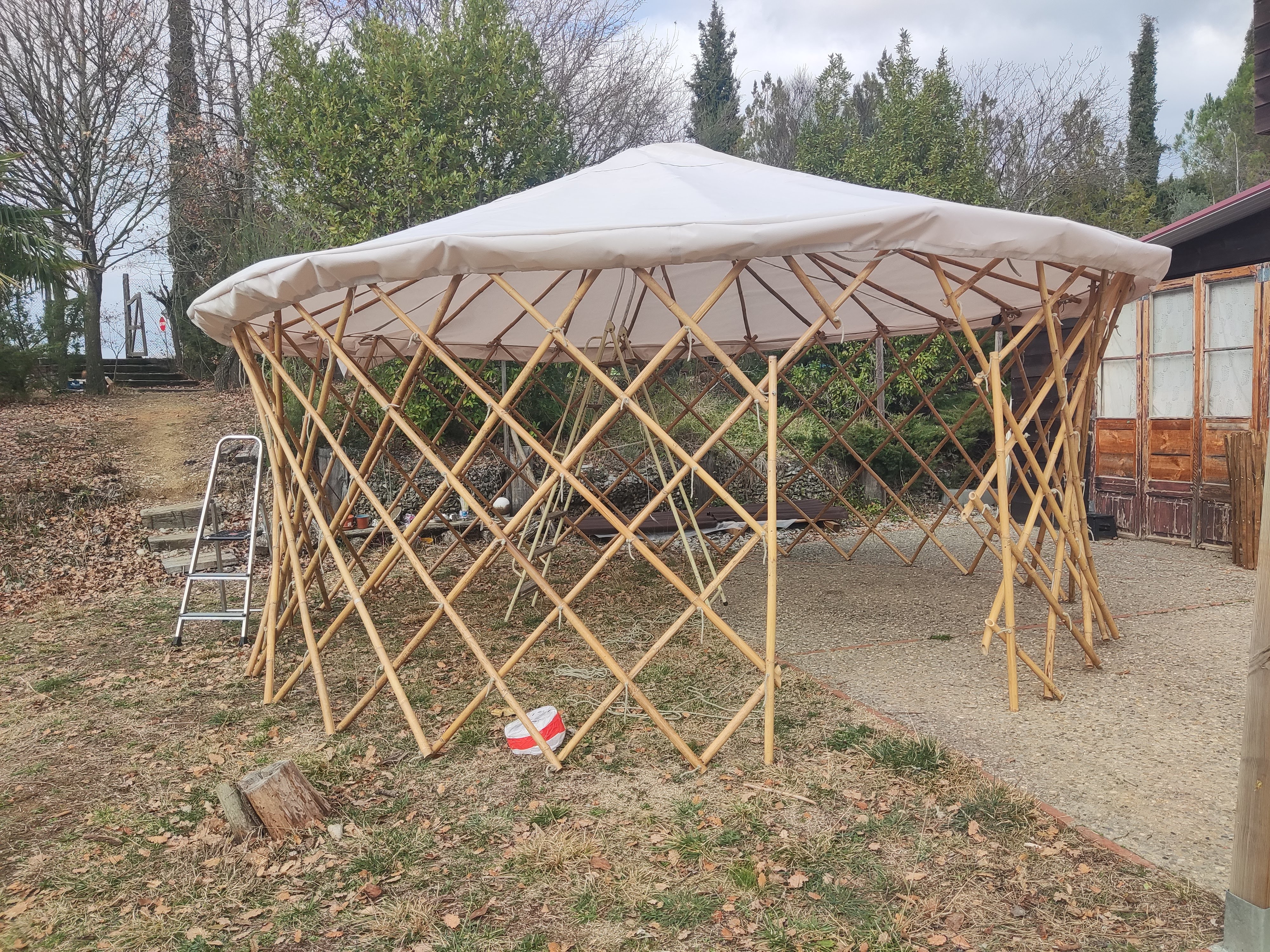 Flex Yurt — estructura bambú
