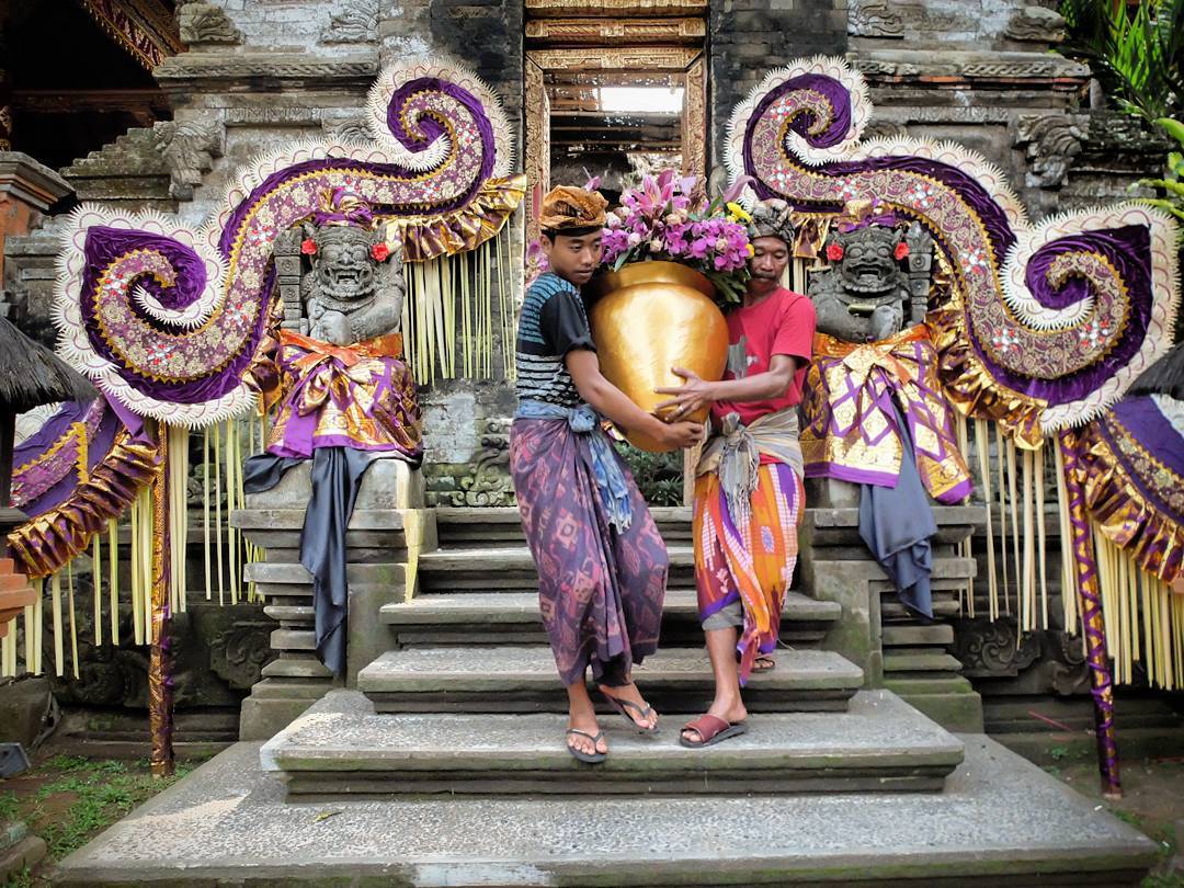 Cremation ceremony preparation at the Ubud Palace (en Ubud Palace - Bali)