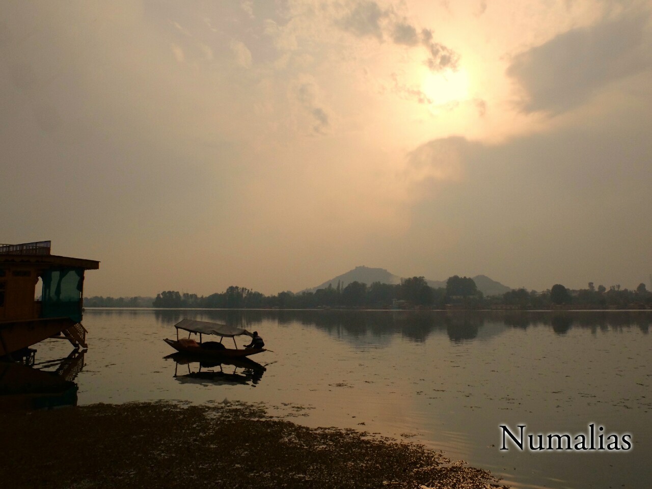 Srinagar Dal Lake sunset