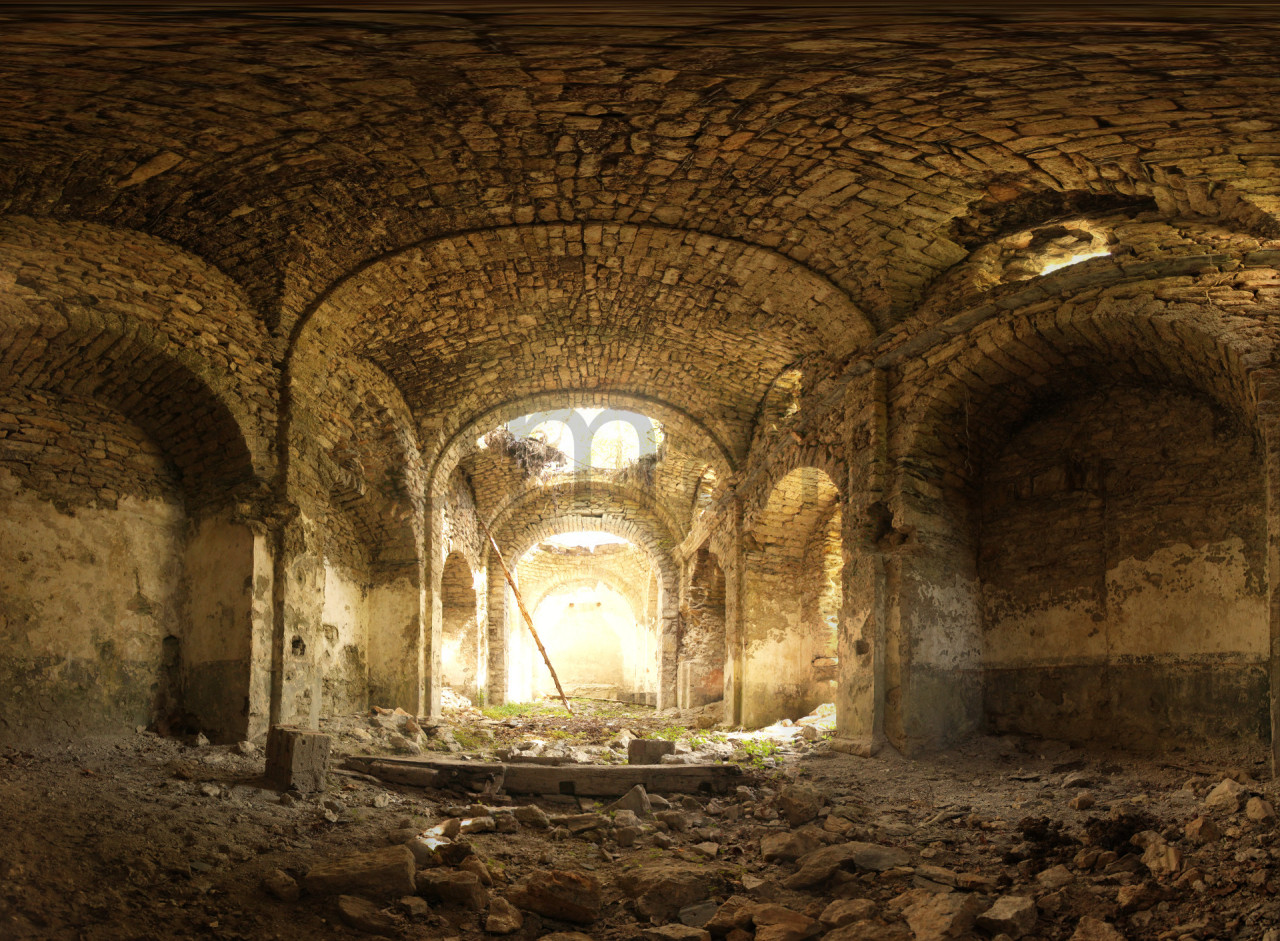 De Polituara a la linea P. Depuis Polituara, en suivant les lignes à haute tension, cause de son abandon, on arrive, apr