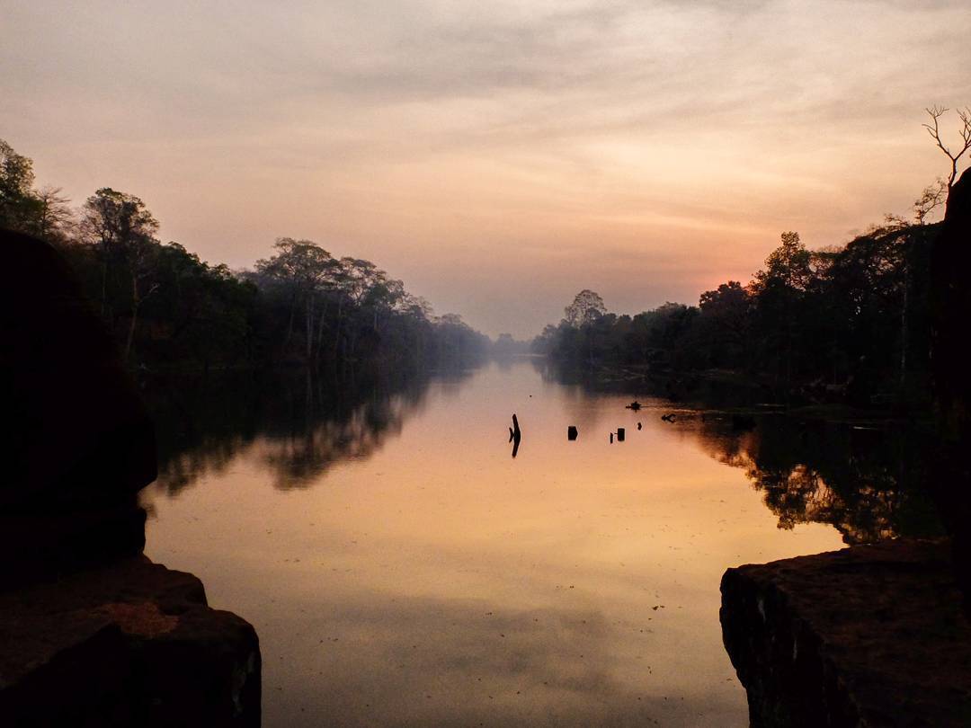 Sunrise on the bayon (en Angkor Wat, Siem Reap, Cambodia )