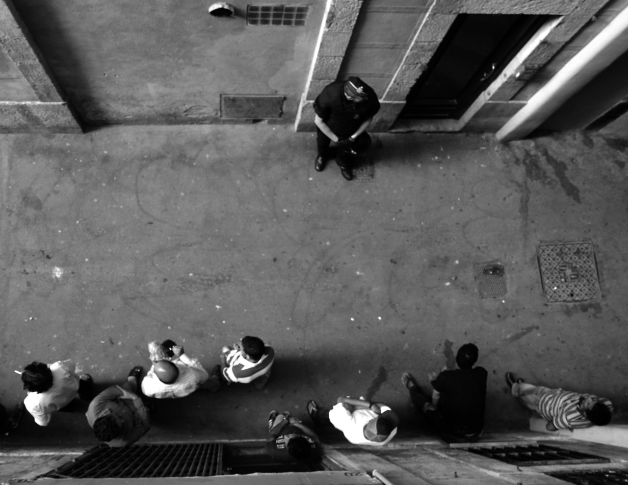 Para seguir entrando en el pasaje.