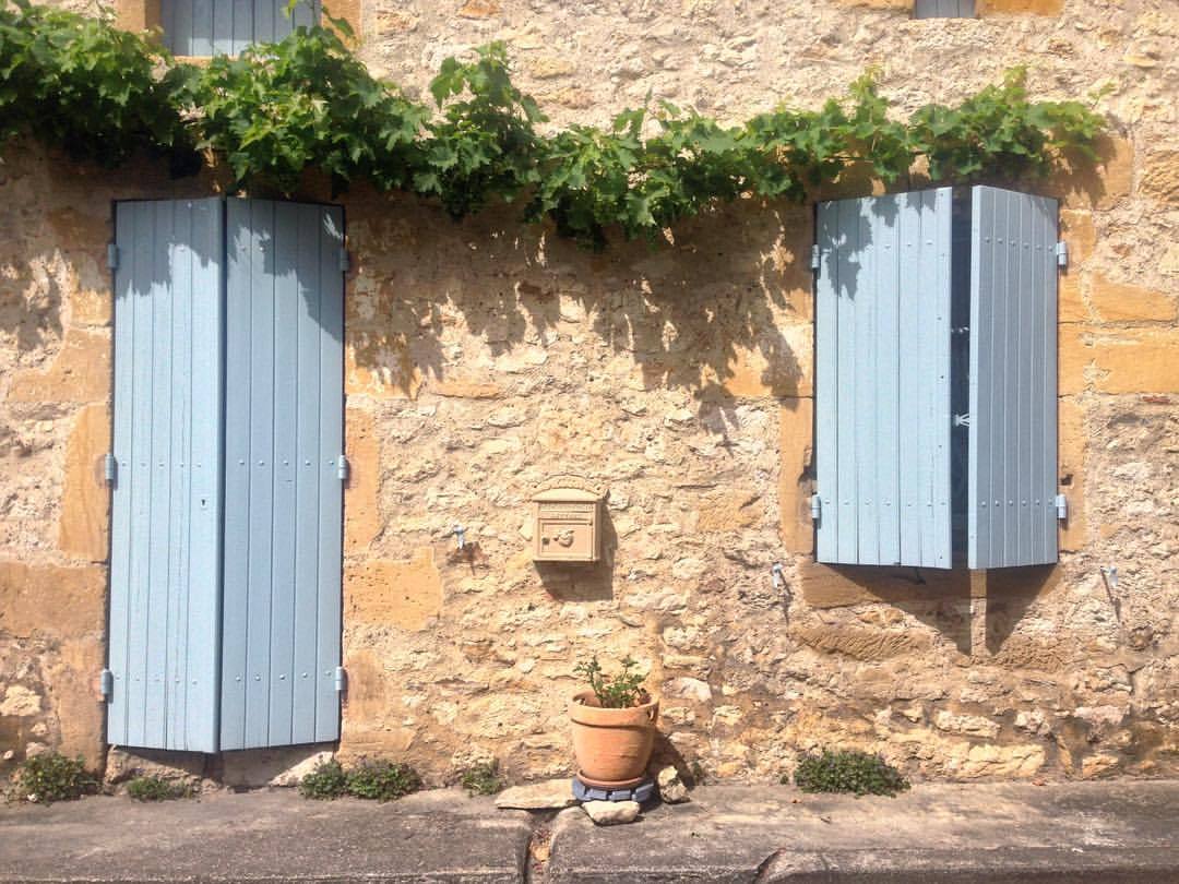 Avoiding the heat of the day in the heart of monpazier, Dordogne (à Monpazier)
